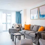 Riverside Apartment In Triana (2Bdr, Ac&Wifi)