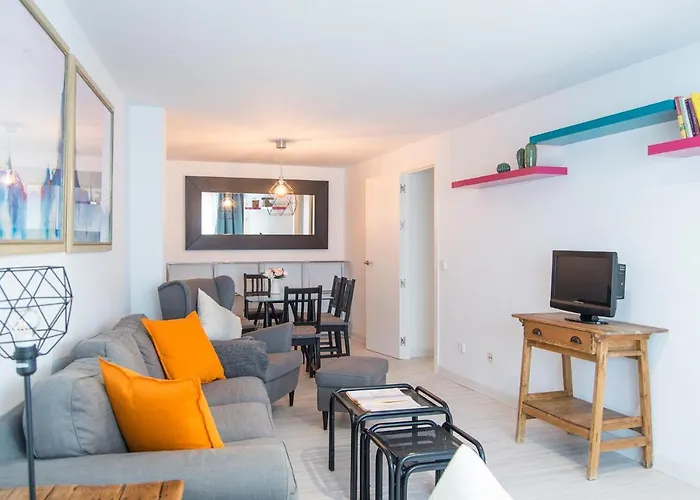 Riverside Apartment In Triana (2Bdr, Ac&Wifi)